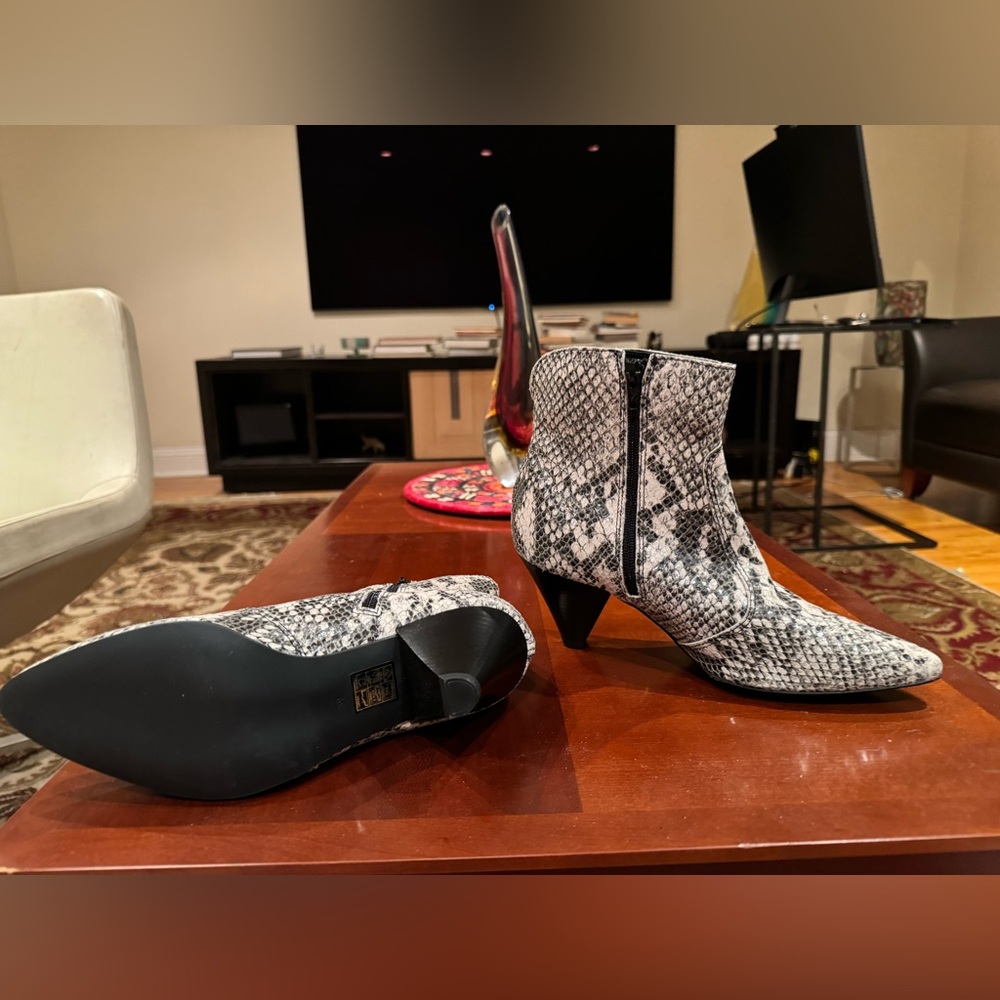 ❤️ NWT GABRIELLA Black&White leather ankle booties in Classic snakeskin Style - Picture 4 of 9